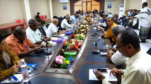 تنفيذي لحج يناقش تقريري الصناعة والتجارة والموارد المالية.