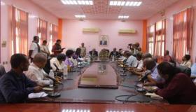 وزيرا الخدمة المدنية والشؤون الاجتماعية يناقشان مع قيادة السلطة المحلية احتياجات محافظة لحج الخدمية