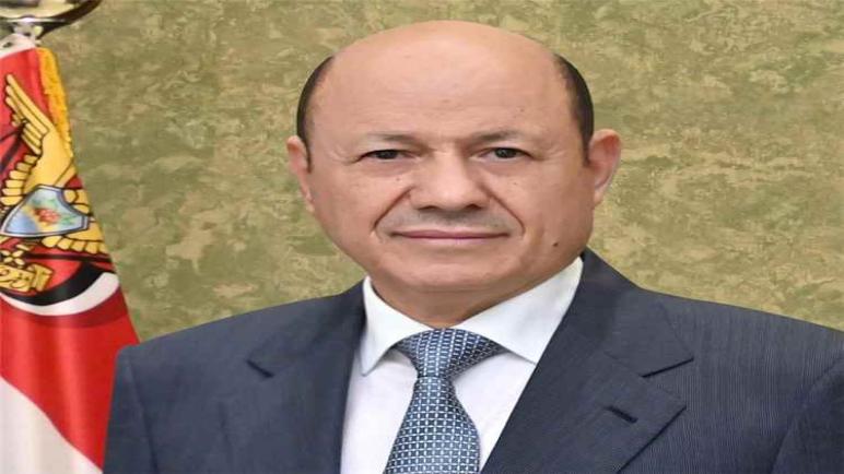 رئيس مجلس القيادة يهنئ طلاب الثانوية العامة ويوجه بتكريم المتفوقين ورعاية المعلمين