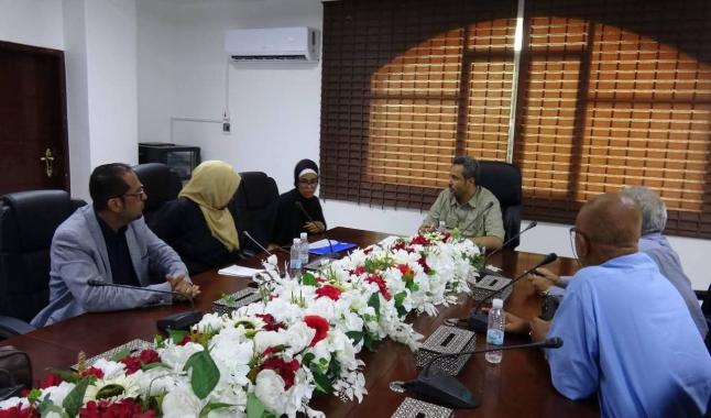 محافظ لحج يلتقي مؤسسة «صناع الخير للتنمية» لبحث دعم النازحين
