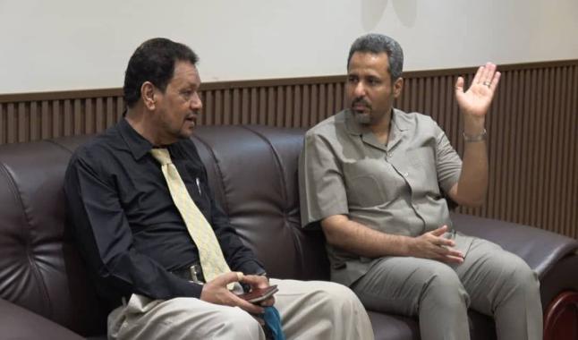 محافظ لحج الحالمي يلتقي عضو الشعبة الجزائية بمحكمة استئناف المحافظة ويؤكد دعم استقلال القضاء وسيادة القانون