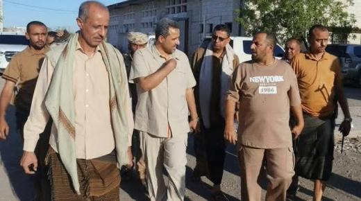 بحضور المحافظ الحالمي ،، لجنة الحشد والاسناد تطلق قافلة غذائية ثالثة لدعم أبطال الجبهات الحدودية في حد يافع والأسر المتضررة  بالقرب من خطوط النار