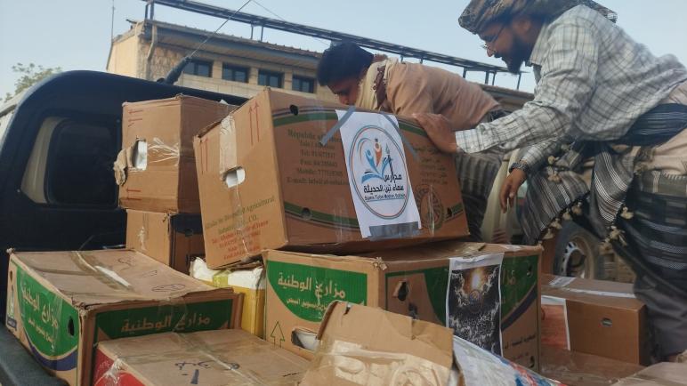 بتوجيه وإشراف مباشر من محافظ المحافظة “الحالمي”  لجنة الحشد والإسناد المجتمعي بلحج تقدم دعماً غذائياً متنوعاً للالوية المرابطة في جبهتي الإغبرة والزريقة