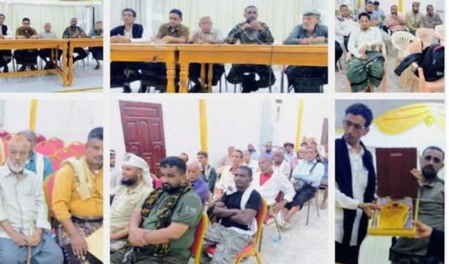 مدير عام مديرية الحوطة ومدير الامن يلتقيان بمشائخ وعقال الحارات لتعزيز الأمن والاستقرار