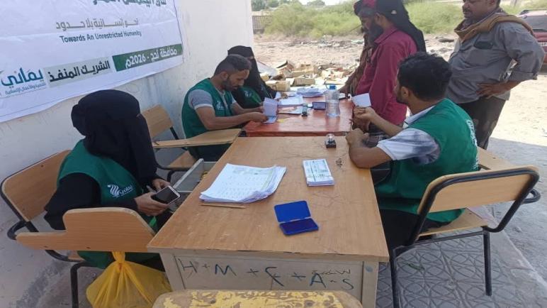 بتوجيهات المحافظ  .. لجنة الطوارئ بلحج تدشن مشروع توزيع المساعدات الغذائية والنقدية بدعم من مركز سلمان وأوكسفام وبرنامج الغذاء العالمي