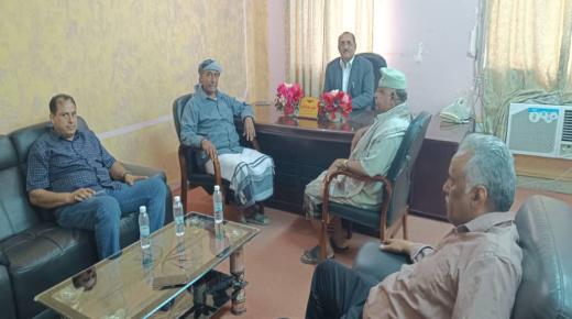 امين المجلس محلي لحج يلتقي اللجنة الاهلية ومجلس الآباء بمنطقة ذي ناخب لبعوس