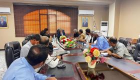 ترجمة لتوجيهات القيادة السياسية العليا ،  محافظ لحج يشدد على توريد الموارد للبنك المركزي وتعزيز الرقابة على الأسعار والأداء المالي