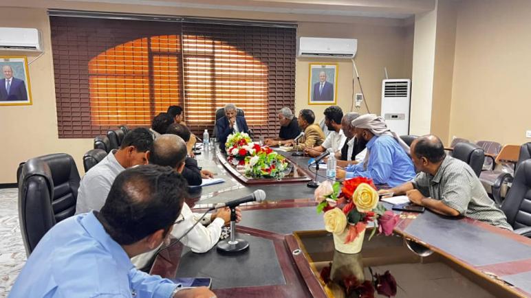 ترجمة لتوجيهات القيادة السياسية العليا ،  محافظ لحج يشدد على توريد الموارد للبنك المركزي وتعزيز الرقابة على الأسعار والأداء المالي