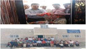 مدير عام ردفان يقص شريط افتتاح المركز النسوي بقرى الجبل المنجز بتمويل محلي من المجلس المحلي