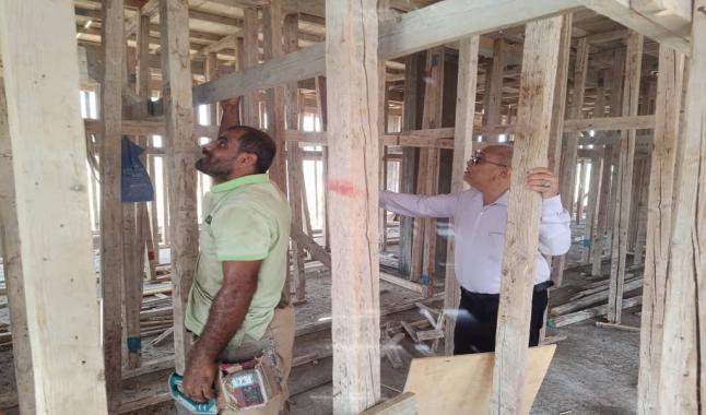 المهندس هود بغازي يتفقد الأعمال الإنشائية بالدور الثاني لإنهاء أزمة ضيق مبنى المديرية