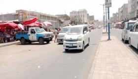 إشادة واسعة بحملة تنظيم السوق المركزي للقات في ردفان وإنهاء مظاهر العشوائية